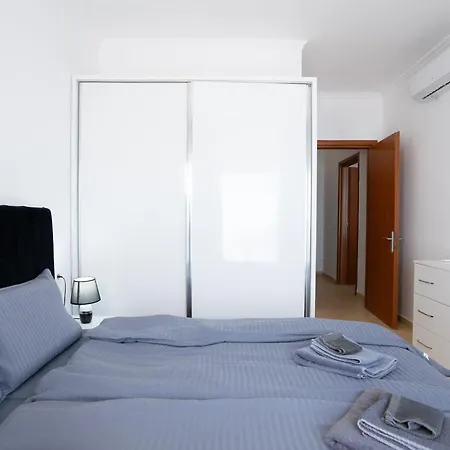 Sea View-sunlit Coast شقة